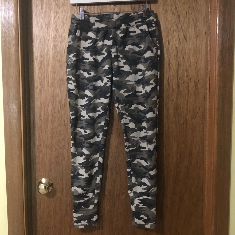 EUC Ampersand Ave camo jogger